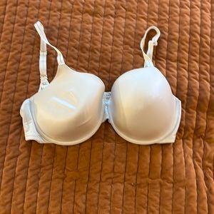 Gilligan & O’Malley Everyday Lift white bra with cross able straps 40D